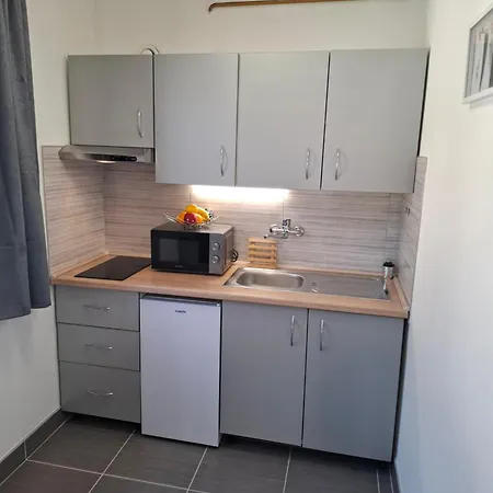 Cozy In Old Town Apartment Pula