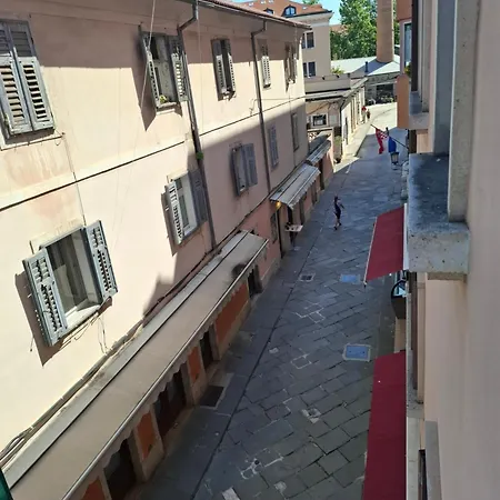 Old Town Candler Pula