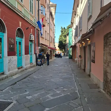Apartment Cozy In Old Town Pula