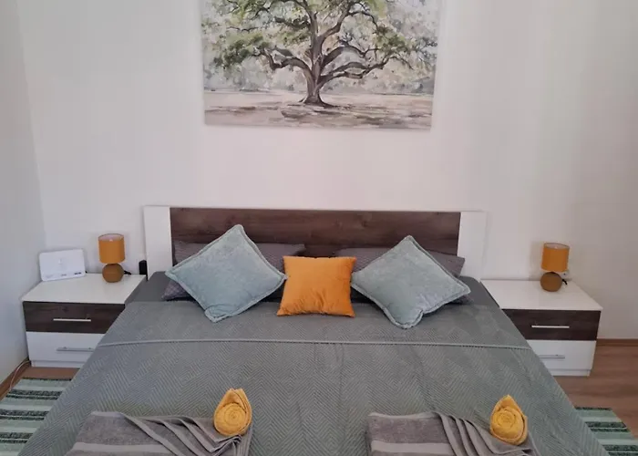 Cozy In Old Town Apartment *