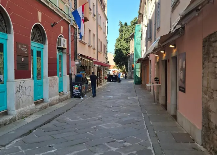 Apartment Cozy In Old Town Pula